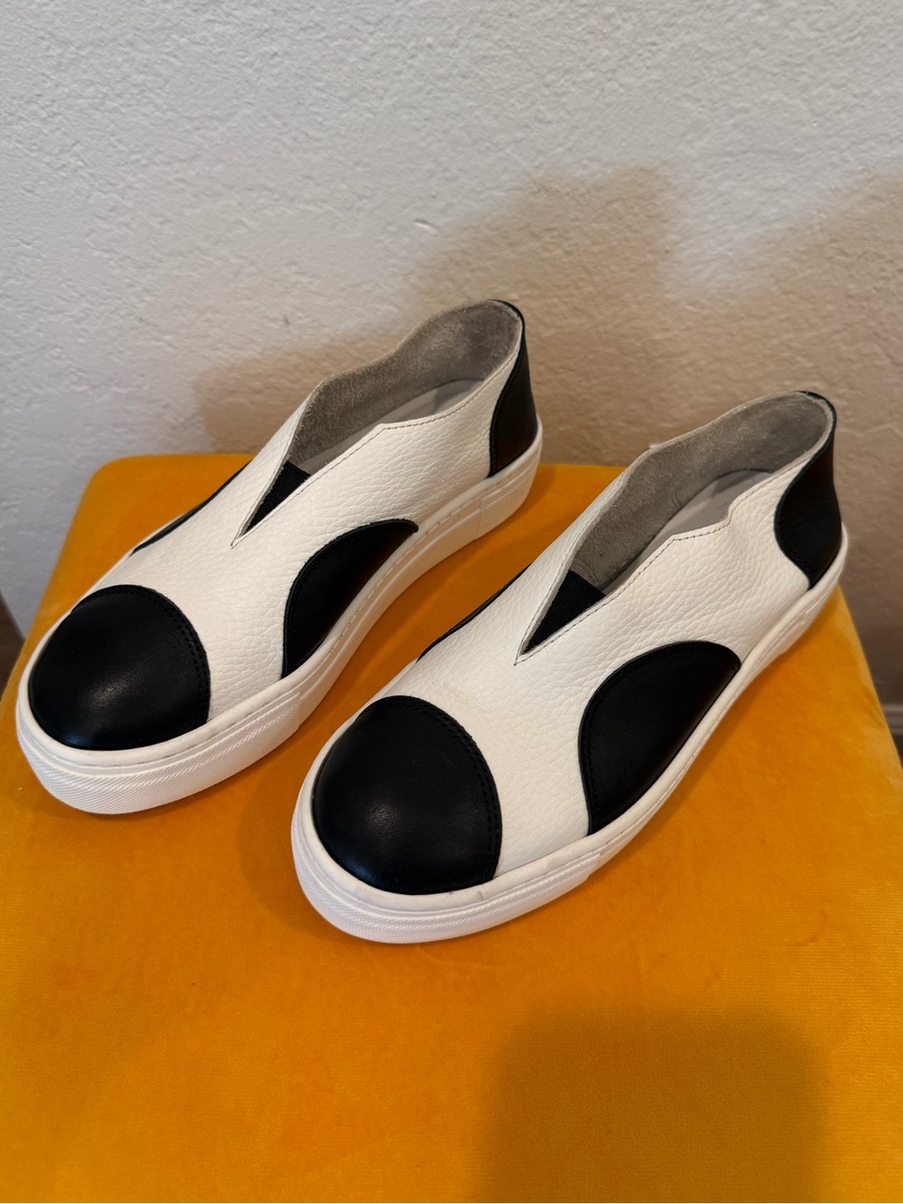 LUUKAA DOT LEATHER SNEAKERS BLACK & WHITE
